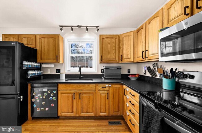 Building Photo - 7665 Cedar Dr