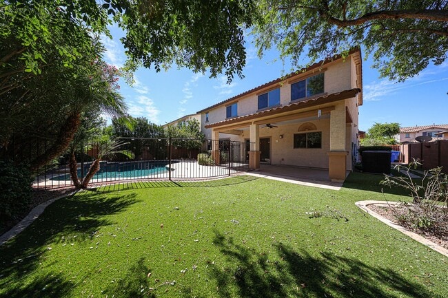 Building Photo - 2744 E Donato Dr