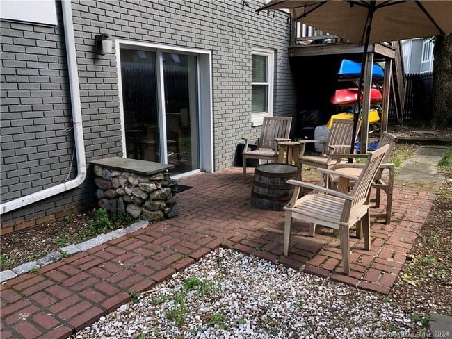 Building Photo - 90 Iroquois Rd