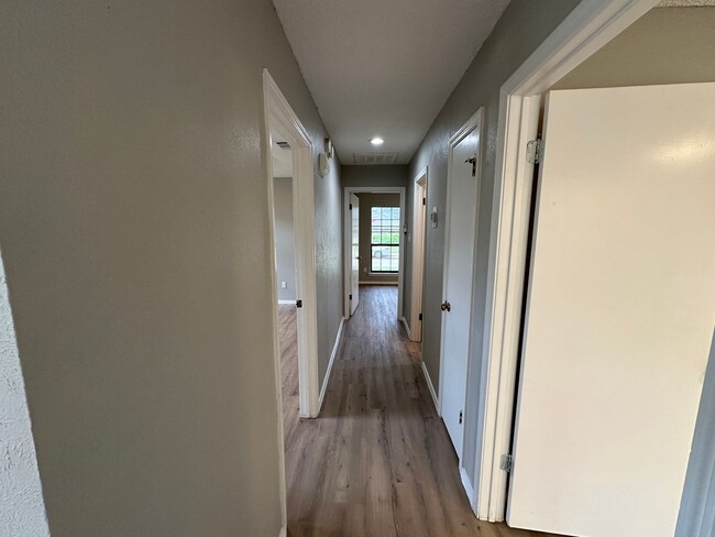 Building Photo - 4738-4740 Berridge Lane