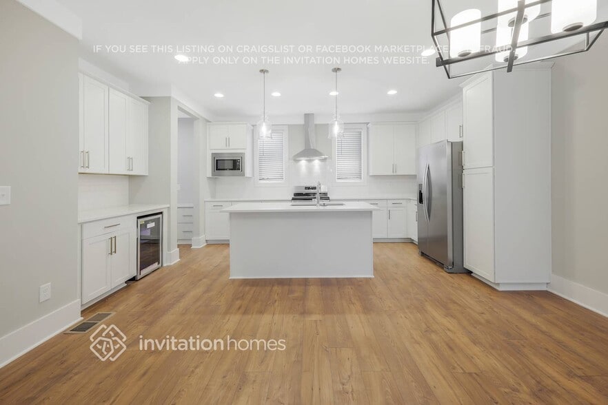 Building Photo - 647 Vernon Ave