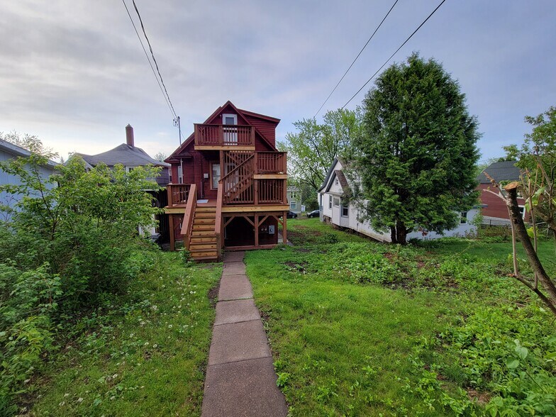 Building Photo - 1127 E 6th St