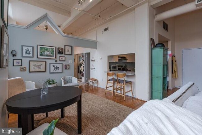 Building Photo - 1238 Callowhill St