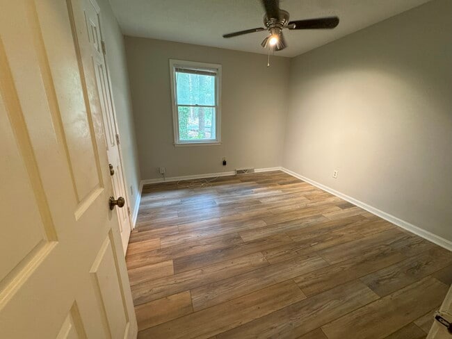 Building Photo - 285 High Meadow Dr