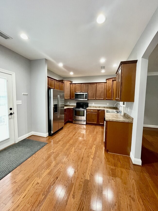 Building Photo - 518 Capstone Dr