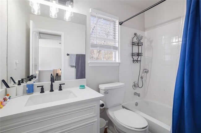 Building Photo - 2210 Parkland Cove