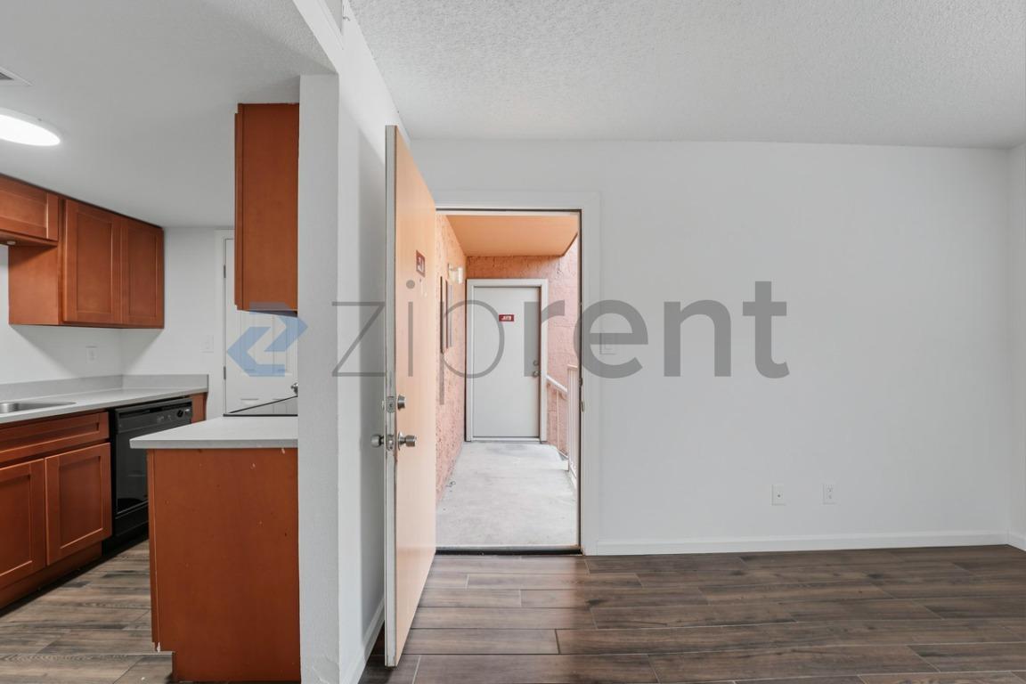 Building Photo - Unit 514