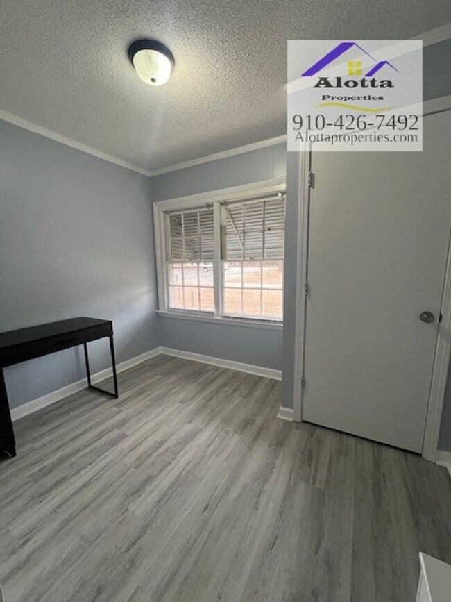 Building Photo - 3250 Willard Dr