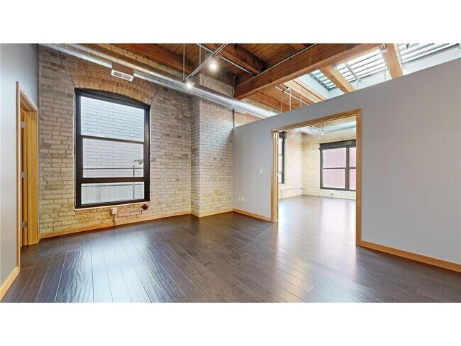 Building Photo - 607 Washington Ave S