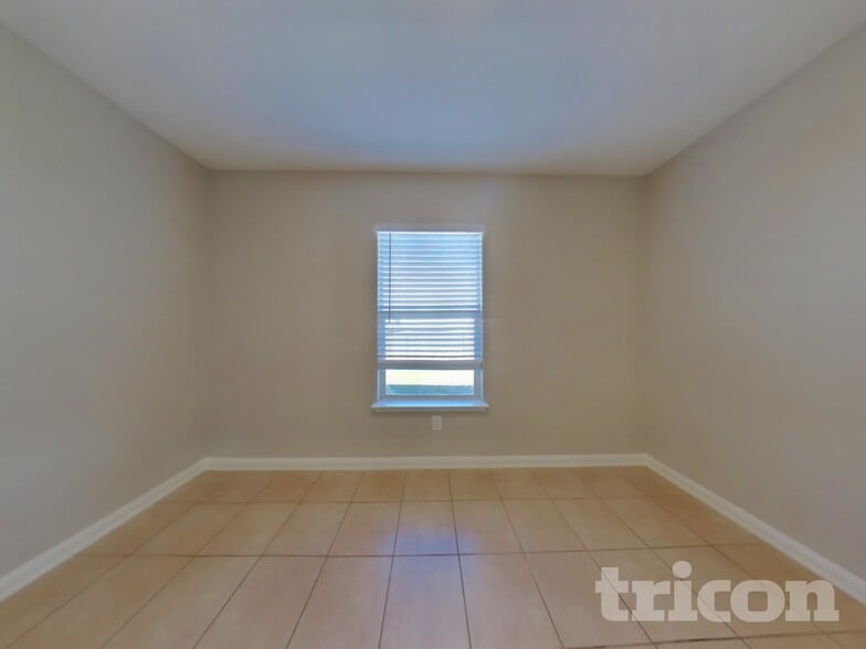 Building Photo - 102 Saddlebag Ct