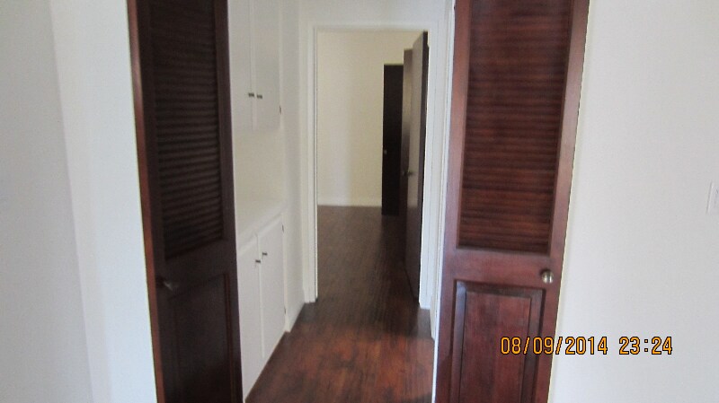 Building Photo - 10961 Palms Blvd