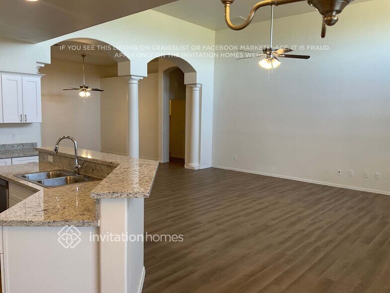 Building Photo - 8620 S 10th Ln