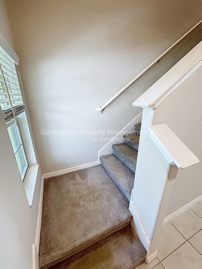 Building Photo - 3721 Daisy Bloom Pl