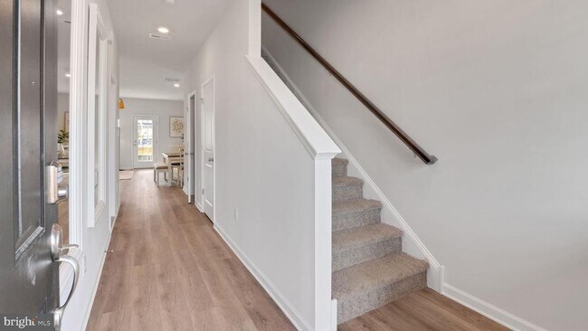 Building Photo - 211 Hermosa Dr