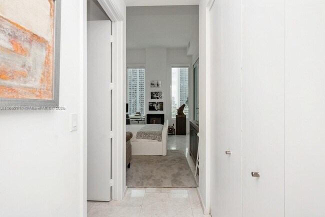 Building Photo - 900 Brickell Key Blvd