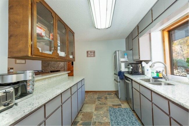 Building Photo - 3915 Stone Creek Cir