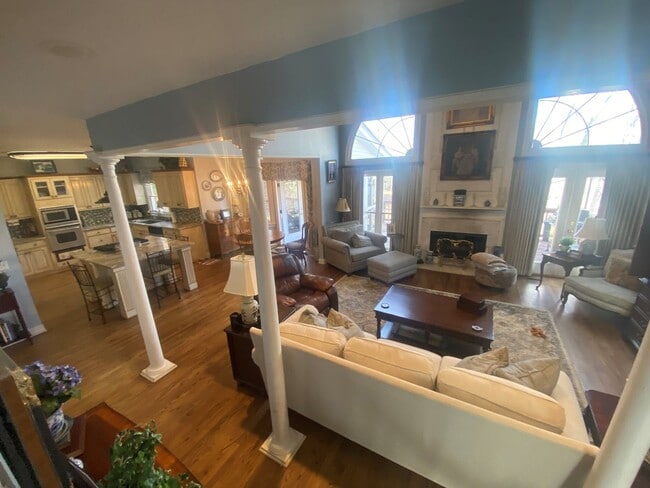 Building Photo - Suite A Main Level