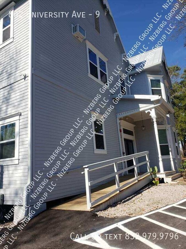 Building Photo - 802 University Ave