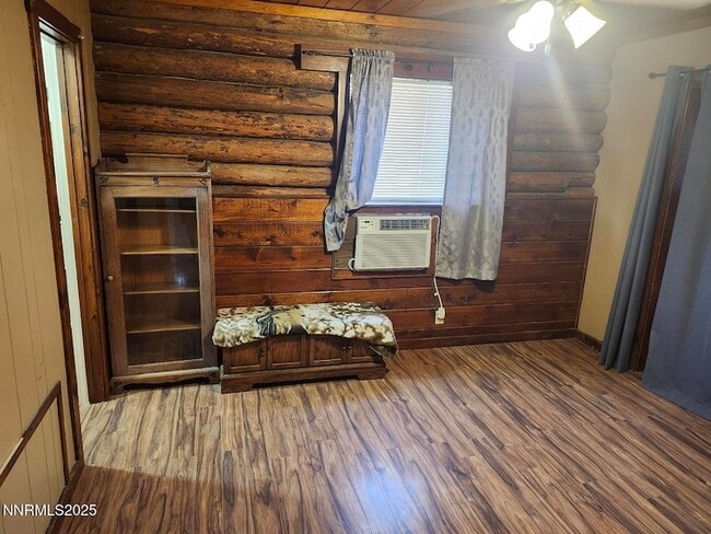 Building Photo - 880 Truckee Ln