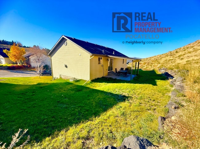 Building Photo - Beautiful 4 bed 3 bath home - 2 car garage...