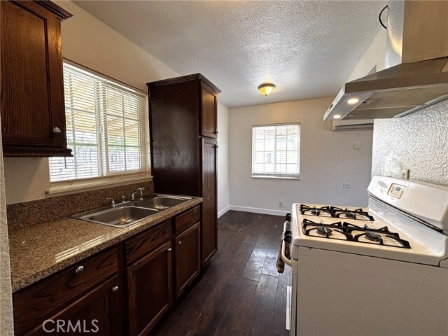 Building Photo - 8876 Cypress Ave