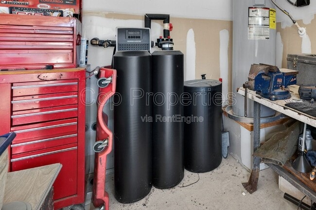 Building Photo - 7001 Lions Pk