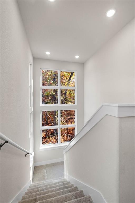 Building Photo - 50 Thaxted Dr