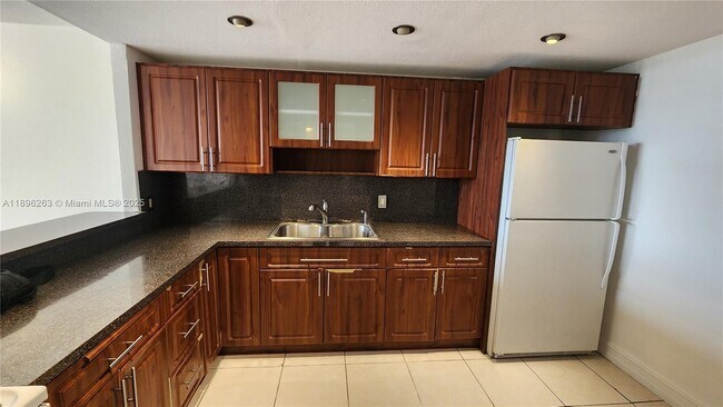 Building Photo - 1351 NE Miami Gardens Dr