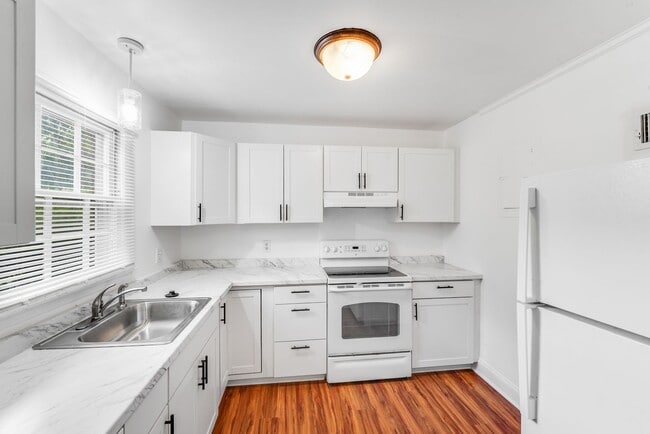 Building Photo - Prime Gastonia Location – Cozy Brick Home ...