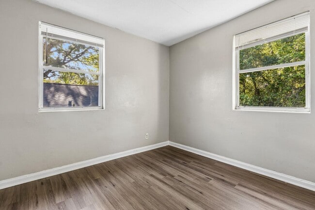 Building Photo - 1104 W 29th St