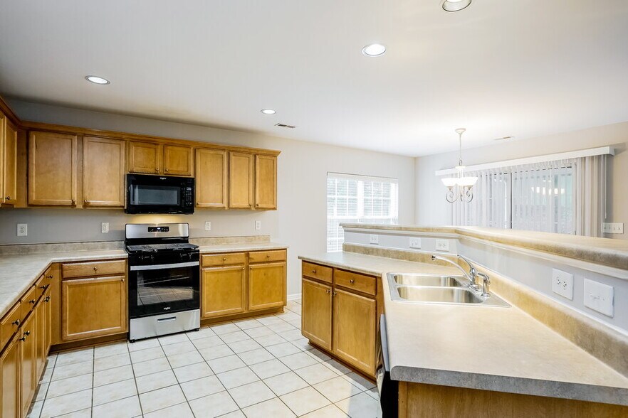 Building Photo - 120 Smart Ct