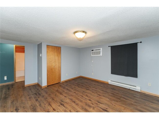 Building Photo - 10 8th St NE