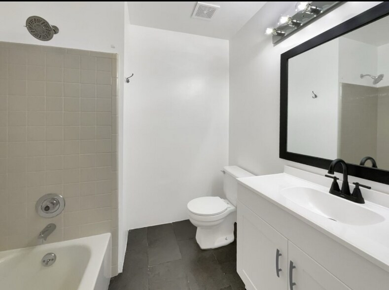 Building Photo - 555 N Dupont Ave