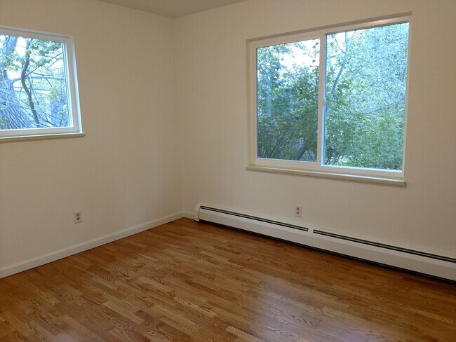 Building Photo - Charming 1 Level House 3 Bed, 2 Bath with ...