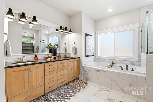 Building Photo - 2374 S Pelion Way