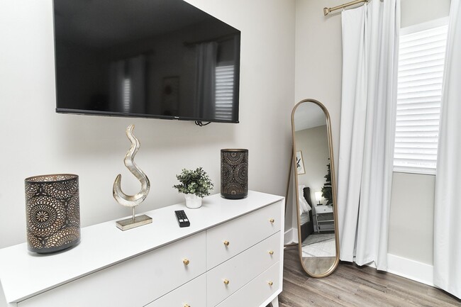 Building Photo - Fully Furnished 2BD Duplex in the Heart of downtown Indy!