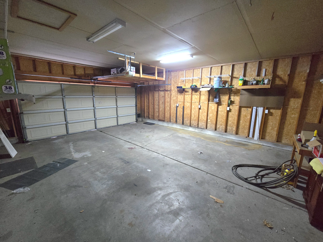 Building Photo - Large, Pet Friendly 5 Bedroom, 3 Bathroom Home for Rent in Ammon!  Fenced Backyard & Garage!  By ...