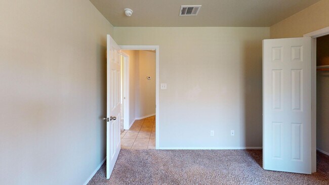 Building Photo - Pre-Holiday Move-In Special!!! Wonderful 3 Bedroom, 2 Bath Home in Highly Desirable Splawn Ranch ...