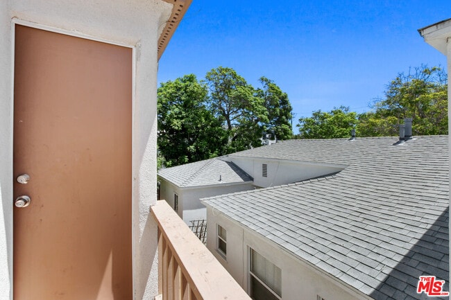 Building Photo - 1335 S Roxbury Dr