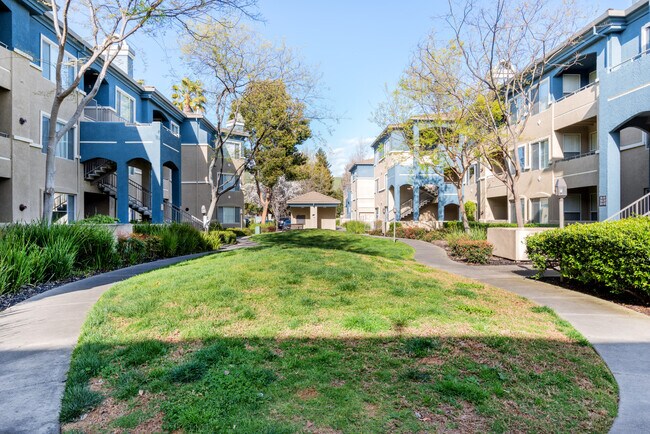 Building Photo - 1170 Beethoven Common