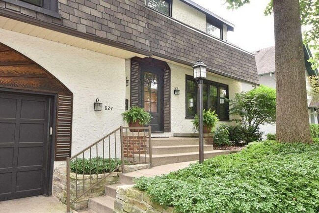 Building Photo - 824 N 66th St