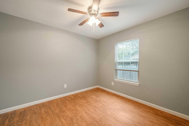 Building Photo - 16336 Edgemere Dr