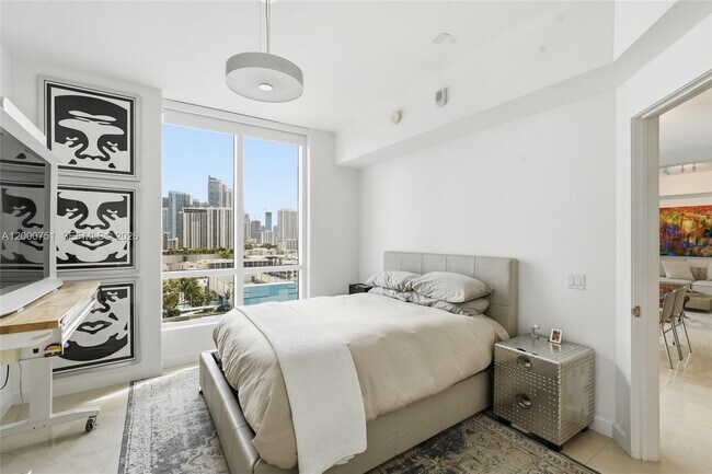 Building Photo - 601 NE 27th St