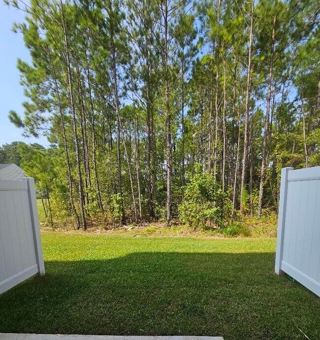Building Photo - 303 Golan Cir