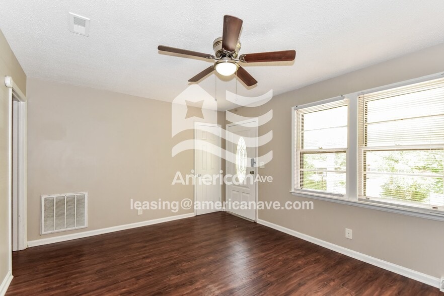 Building Photo - 14 Hillside Cir