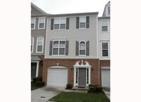 Building Photo - Spacious 3 bed Townhome close to new Apple campus and Panther Creek High School