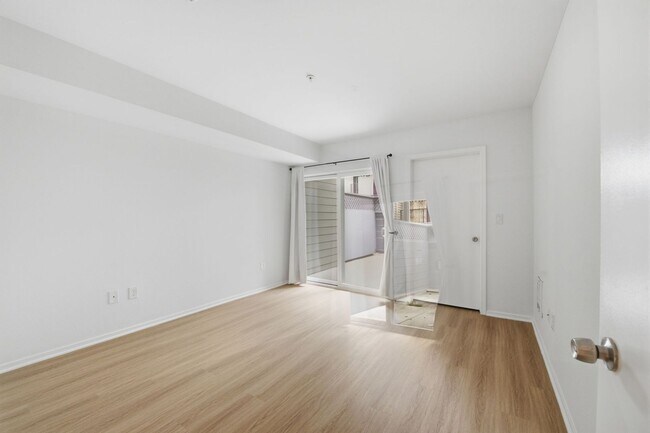 Building Photo - 8100 Oceanview Terrace