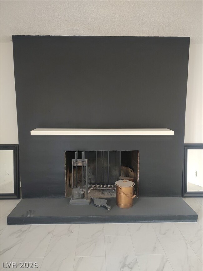 Building Photo - 2005 E Oakey Blvd