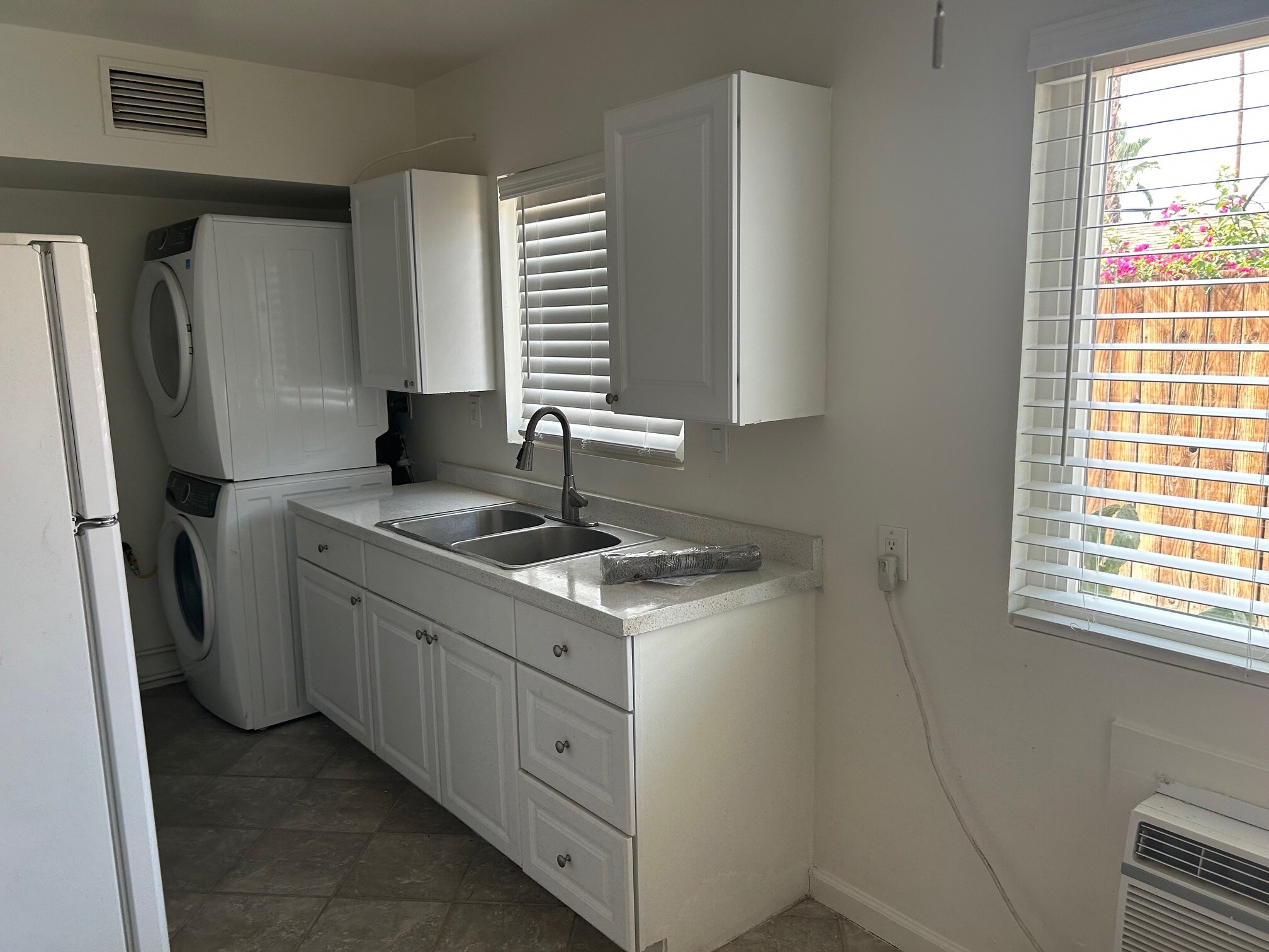 Building Photo - 37188 Melrose Dr