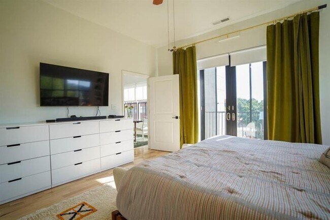 Building Photo - 384 Ralph McGill Blvd NE